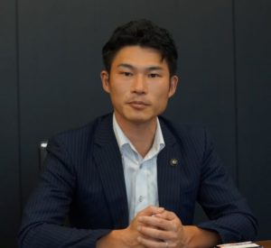 三原市市長 岡田吉弘さん35歳の若さで市政を牽引 経済リポートweb版