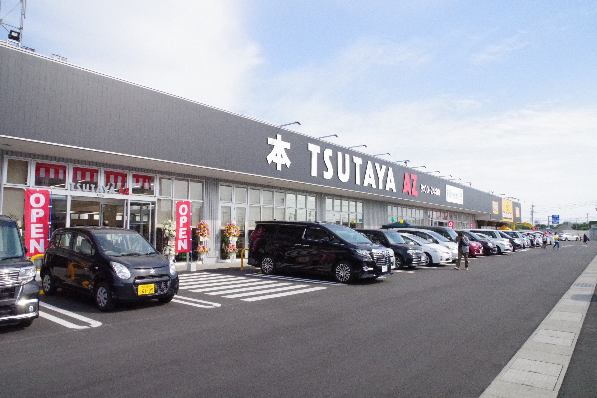 オサダ文昭堂TSUTAYAAZ岡南店開店売り場面積は約2千㎡と広々 経済リポートWEB版