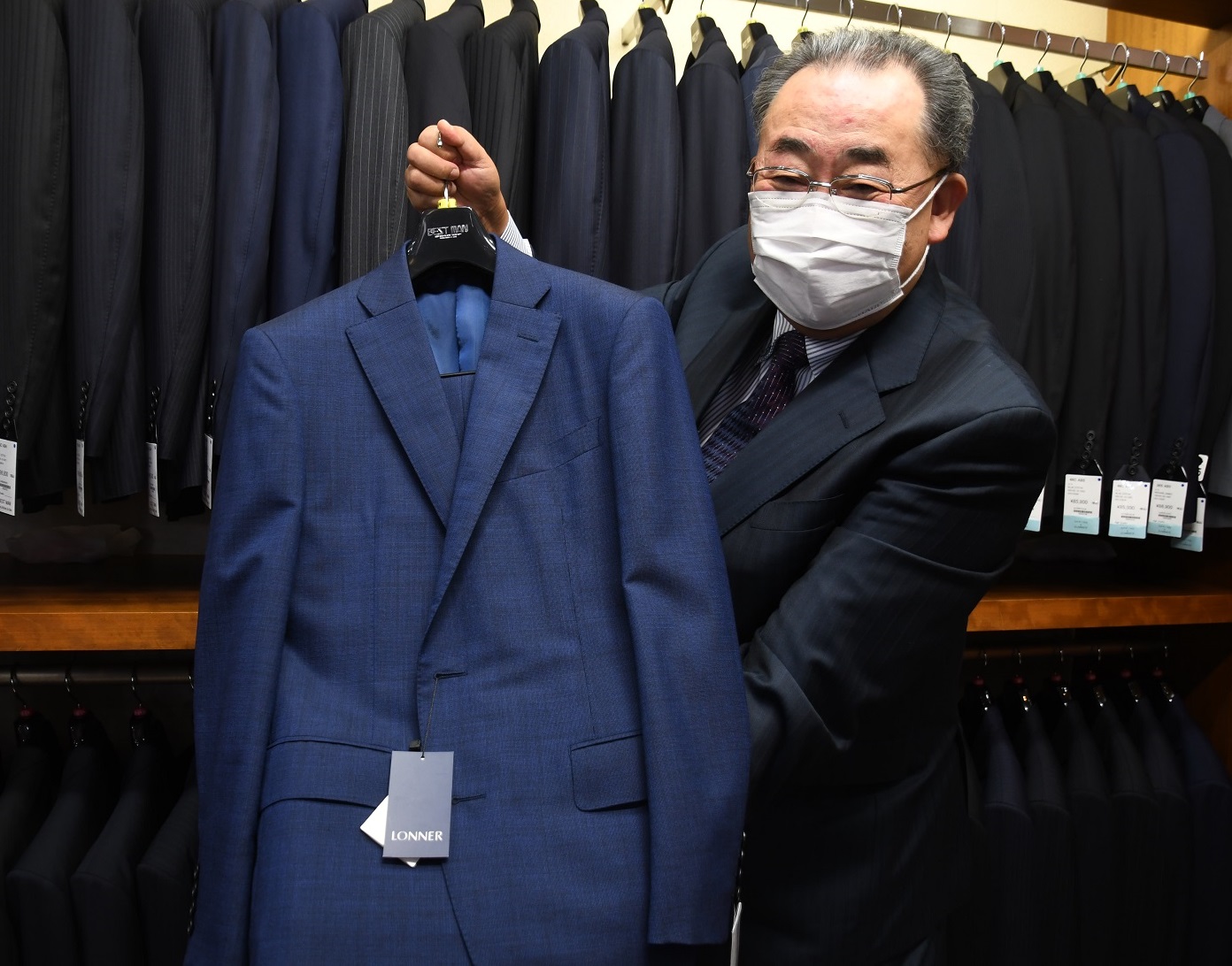 ベストマンロンナー廃業につき在庫を一掃謝恩企画として全品半額で販売 